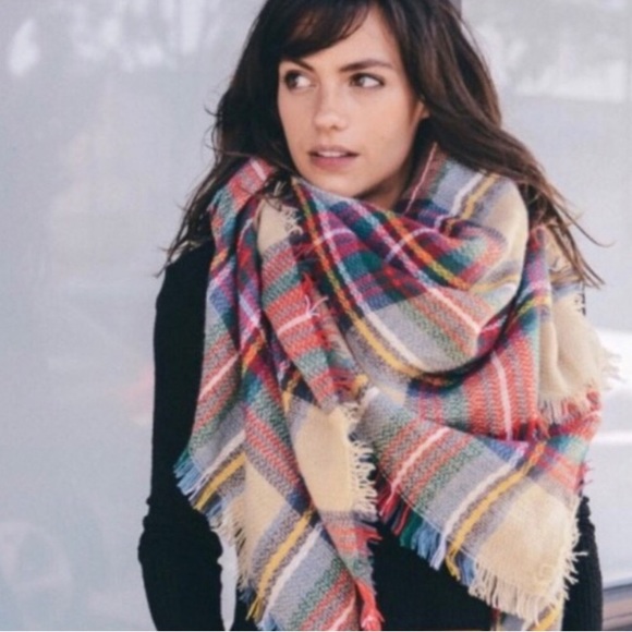 🖤HOST PICK🖤Classic plaid blanket scarf wrap - Picture 4 of 5